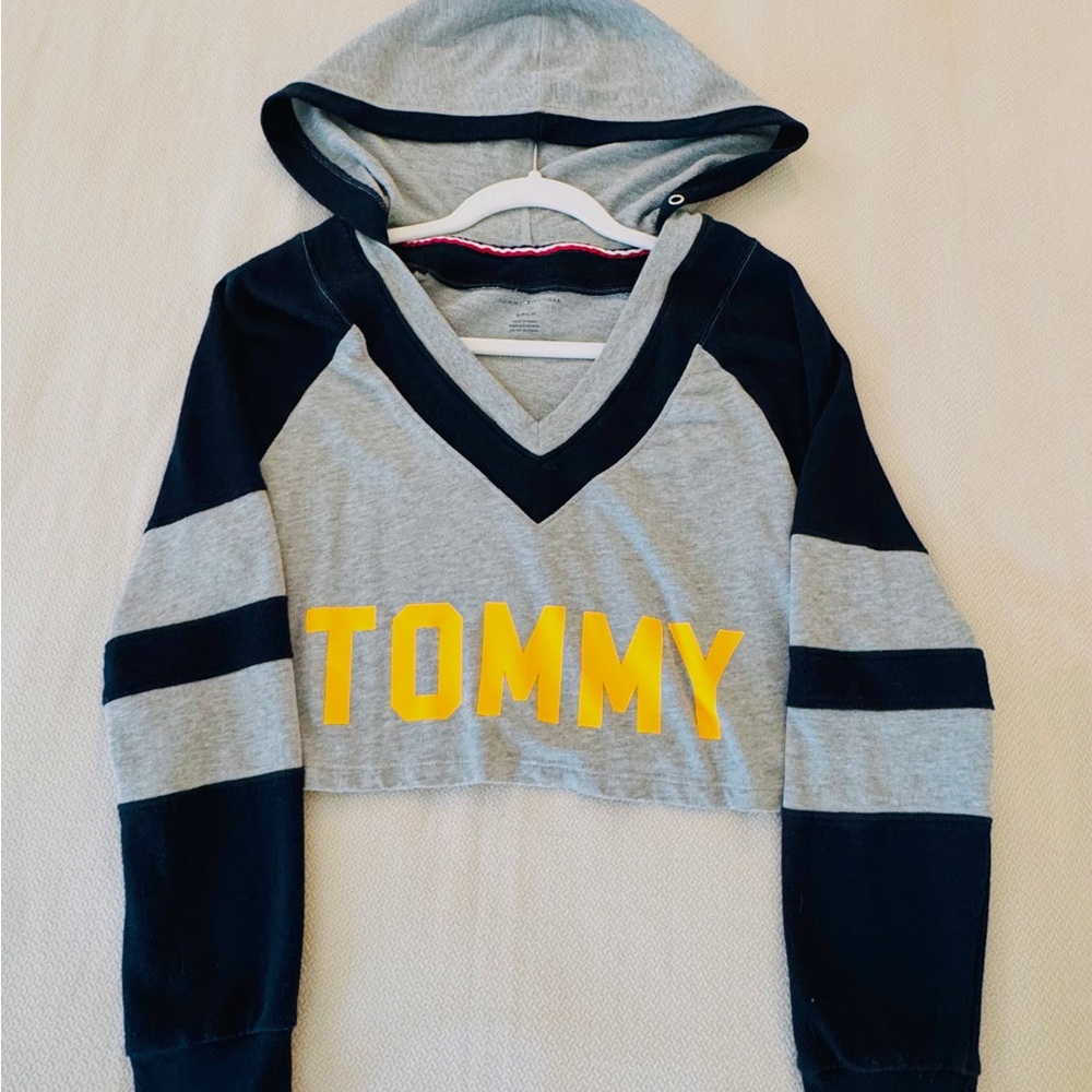 Tommy Hilfiger Gray and Navy Logo Crop Top Hoodie with Sporty V-Neck